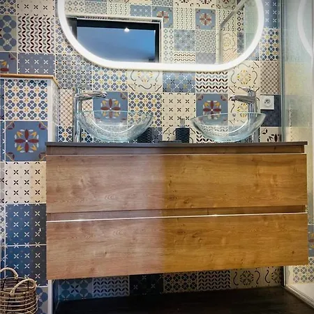 Гостевой дом La Maison Cachee-ba