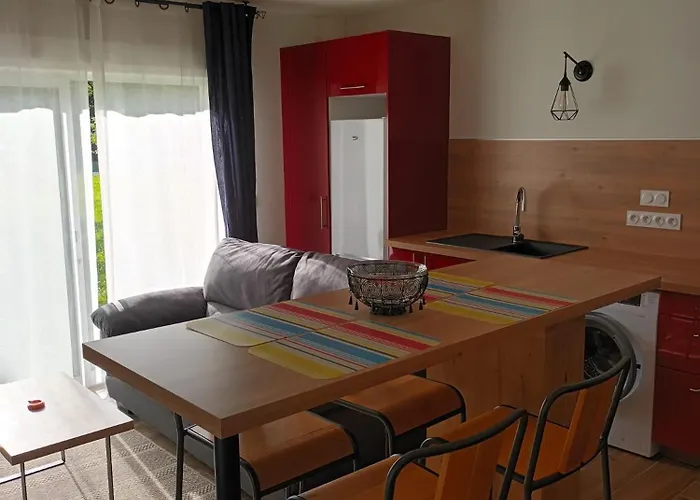 Pensjonat La Maison Cachee-ba 4*