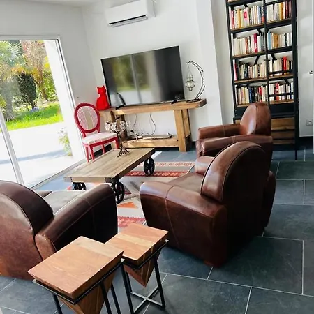 Pensión La Maison Cachee-ba 4*