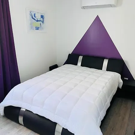 La Maison Cachee-ba Pensión 4*