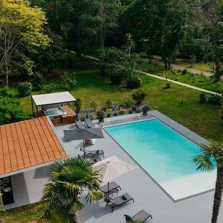 Pensión La Maison Cachee-ba 4*