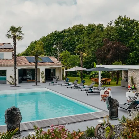 La Maison Cachee-ba Pensión 4*