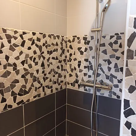 La Maison Cachee-ba Pensión