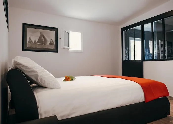 La Maison Cachee-ba Gasthof 4*