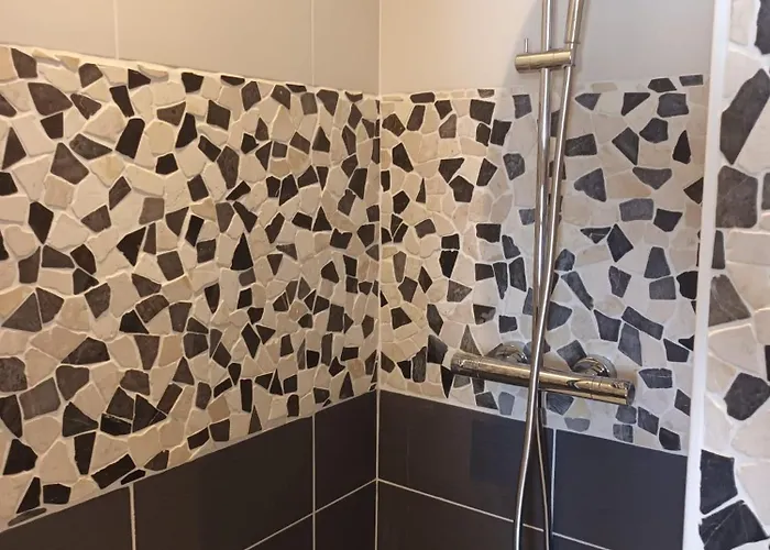 La Maison Cachee-ba בית הארחה